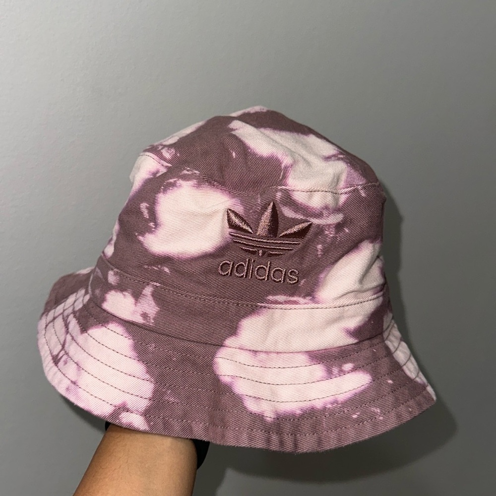 Purple acid wash, Adidas bucket hat